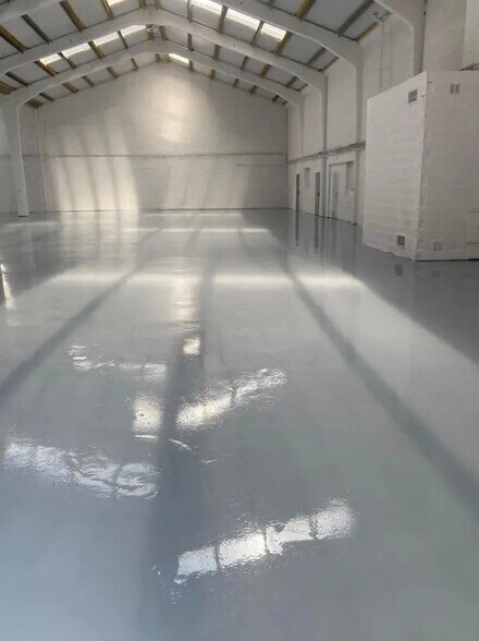 Office in Seclin for lease - Interior Photo - Image 1 of 8