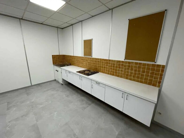 21 Rue D'Athenes, Nantes for lease - Interior Photo - Image 3 of 7