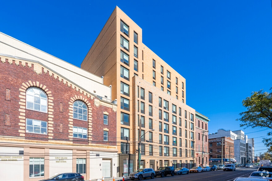 1508 Central Ave, Far Rockaway, NY for lease - Primary Photo - Image 1 of 4