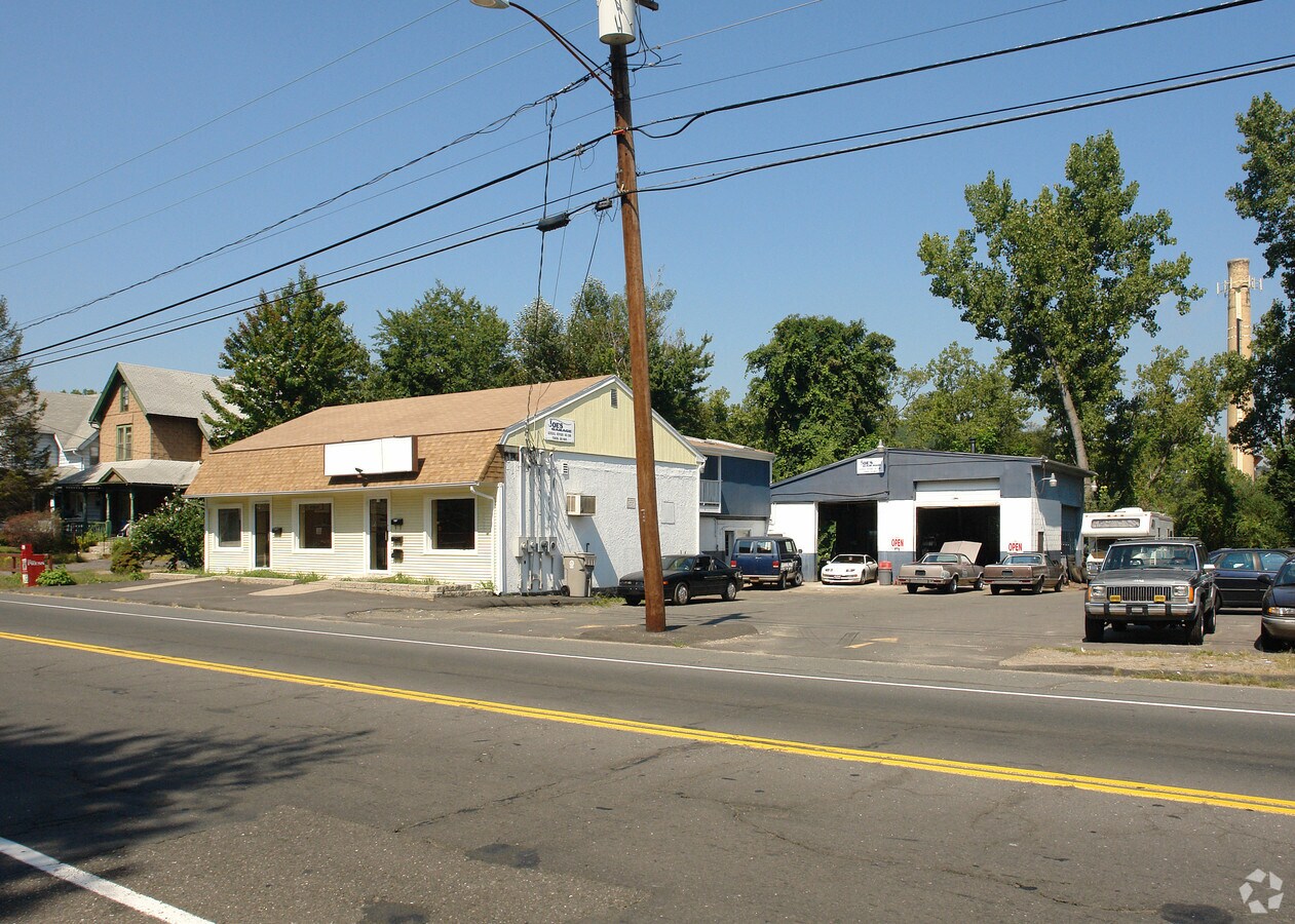 115 Pine St, Bristol, CT 06010