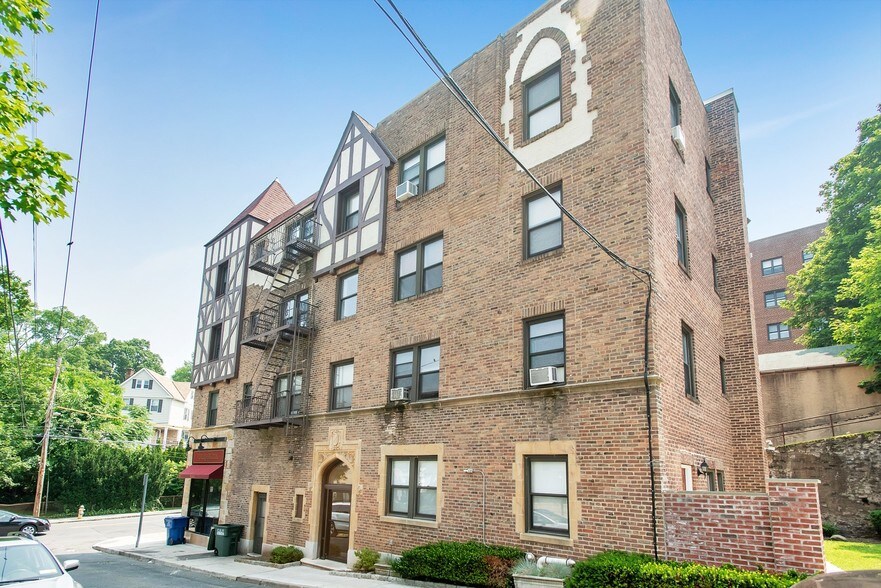 16 Hall Pl, Eastchester, NY for sale - Building Photo - Image 1 of 1