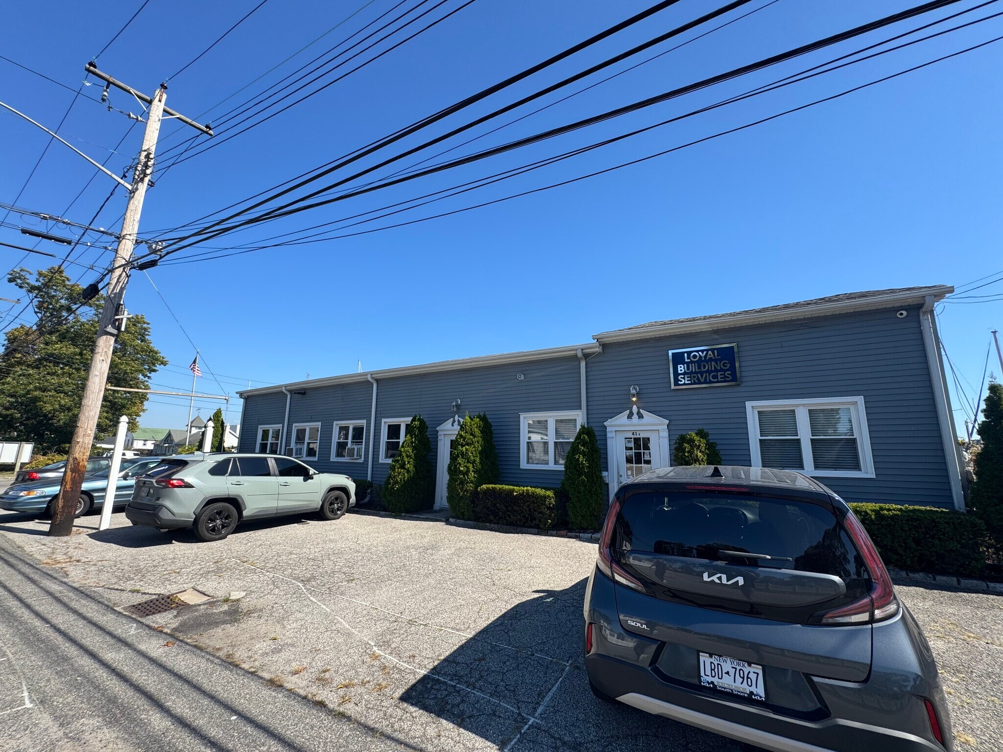 41 Degnon Blvd, Bay Shore, NY for lease Building Photo- Image 1 of 10
