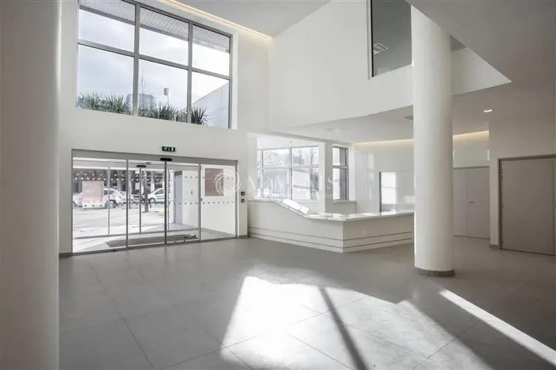 Office in Noisy-le-Grand for lease - Lobby - Image 1 of 12