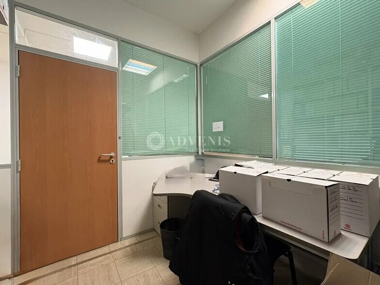 Office in Paris for sale - Interior Photo - Image 2 of 10