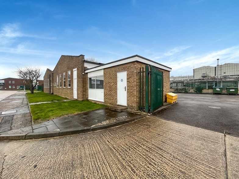 Dominion Way West, Worthing for lease - Building Photo - Image 2 of 4