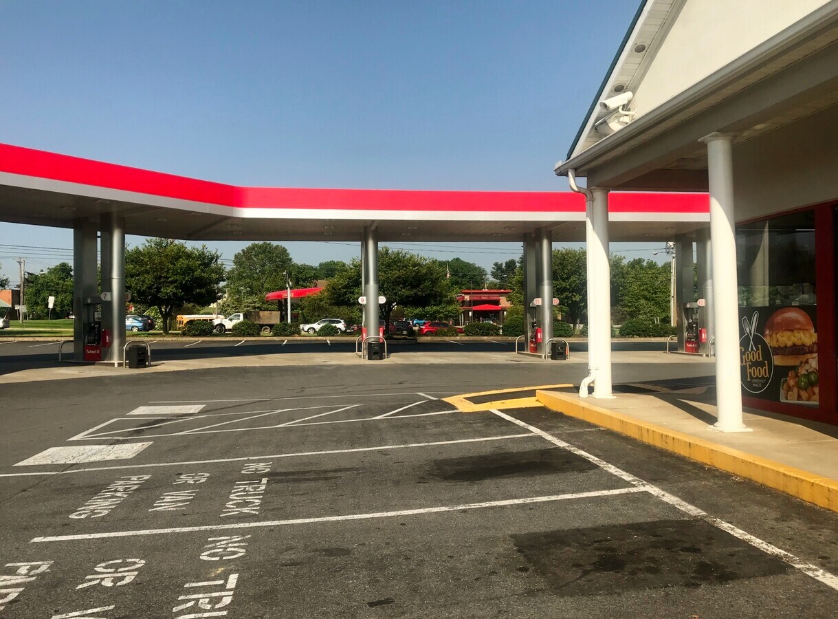 23 Centerville Rd, Lancaster, PA 17603