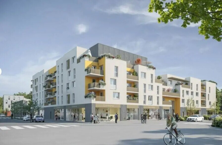 Retail in La Rochette for lease - Building Photo - Image 2 of 6