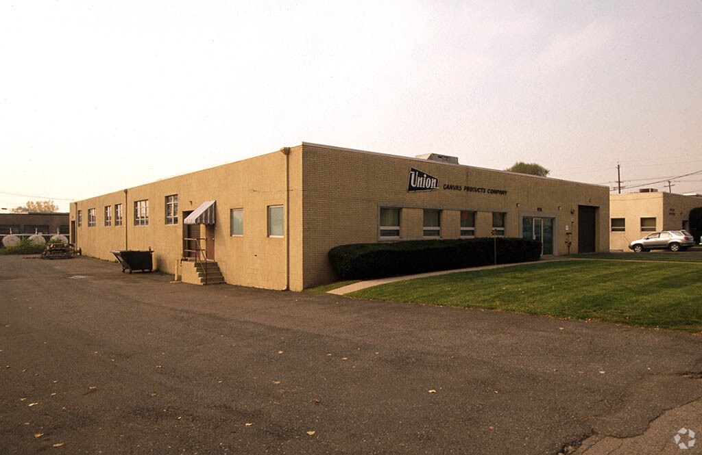 455 Meadow Ln, Carlstadt, NJ 07072