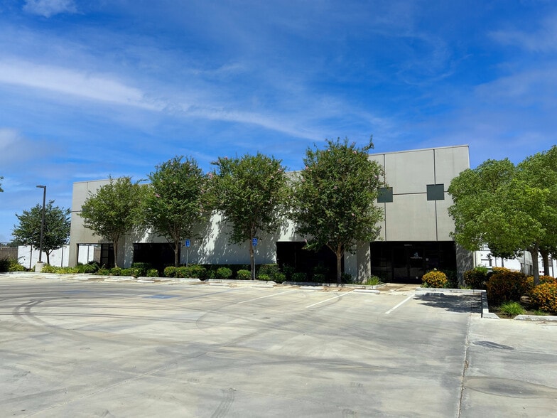 3441 Landco Dr, Bakersfield, CA for lease - Building Photo - Image 2 of 5