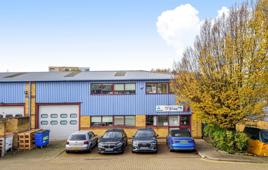 250 Milkwood Rd, London for sale - Primary Photo - Image 1 of 1