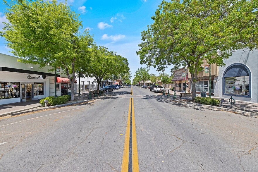 220 S K St, Tulare, CA for lease - Building Photo - Image 3 of 18