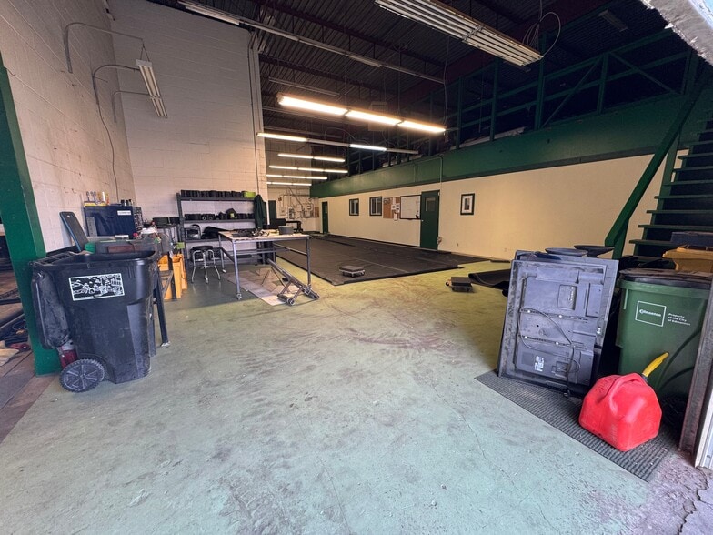 8305 Davies Rd NW, Edmonton, AB for sale - Building Photo - Image 3 of 4