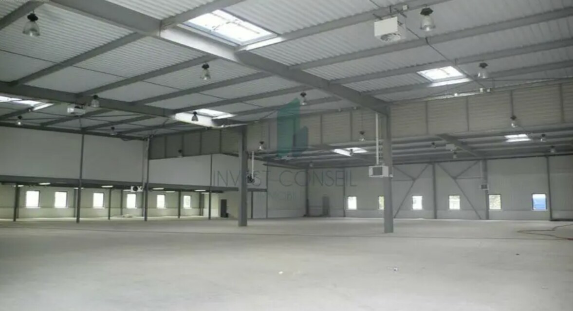 Flex in La Courneuve for lease Interior Photo- Image 1 of 3