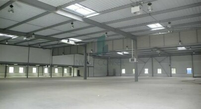 Flex in La Courneuve for lease Interior Photo- Image 1 of 3