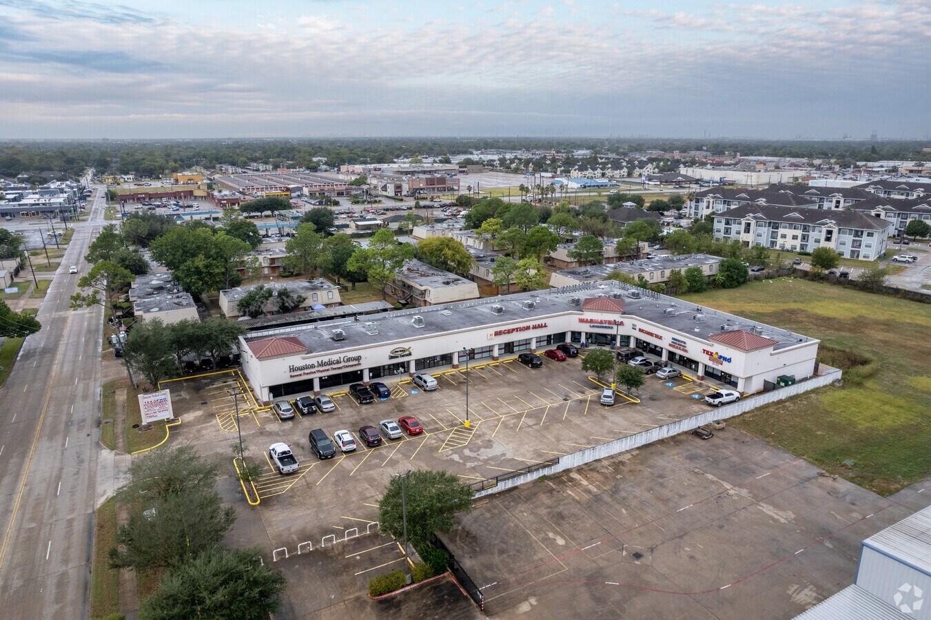 301 Vista Rd, Pasadena, TX 77504