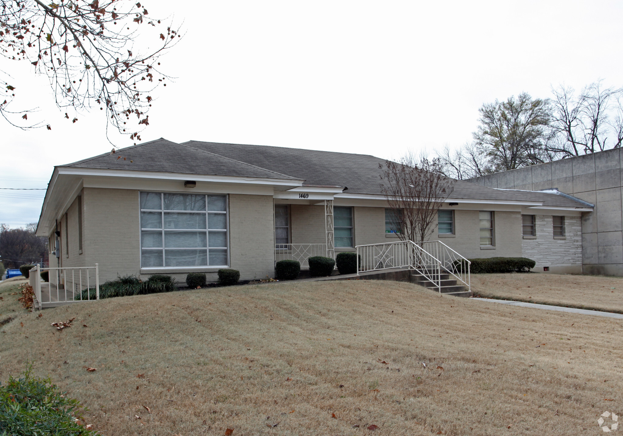 1469 Poplar Ave, Memphis, TN for sale Primary Photo- Image 1 of 1