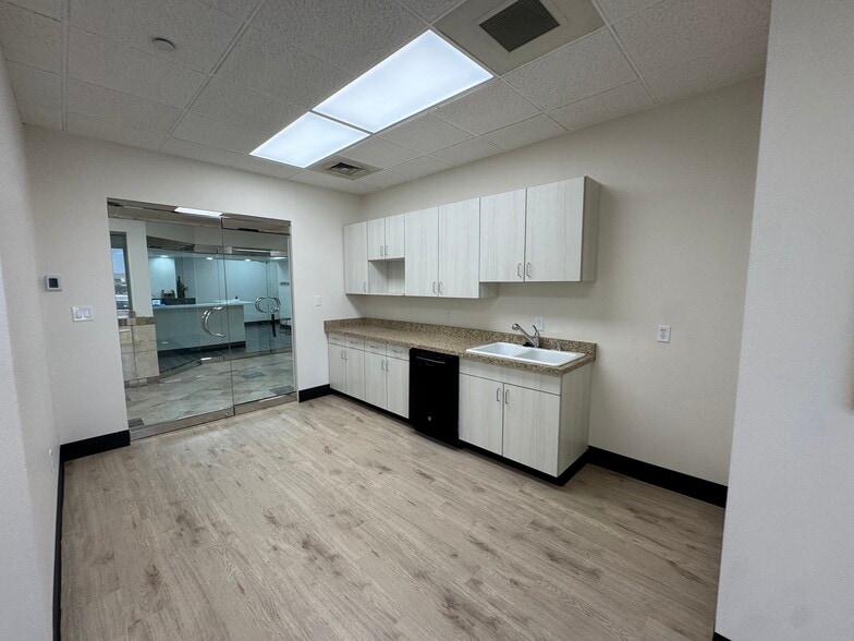 5905 S Virginia St, Reno, NV for lease - Interior Photo - Image 3 of 11