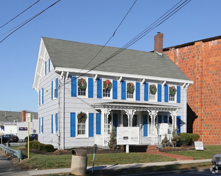 42 Fire Island Ave, Babylon, NY for sale - Primary Photo - Image 1 of 1