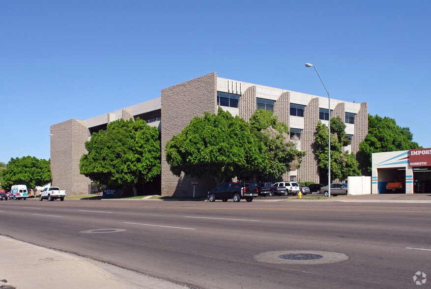 1616 E Indian School Rd, Phoenix, AZ for lease - Building Photo - Image 3 of 13