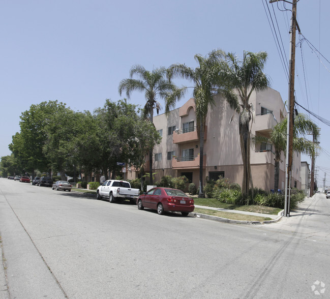 11459 Collins St, North Hollywood, CA for lease - Primary Photo - Image 1 of 5