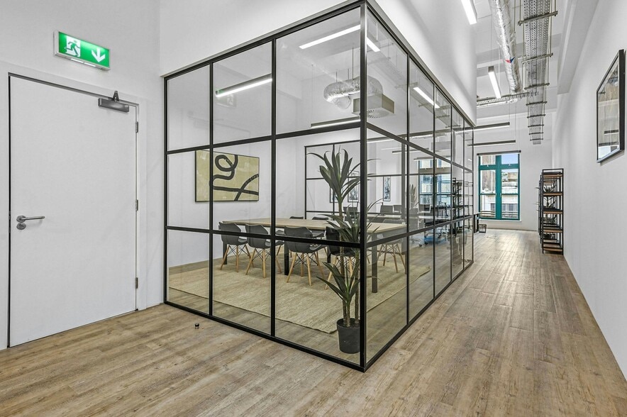 120 Camden High St, London for lease - Building Photo - Image 2 of 31