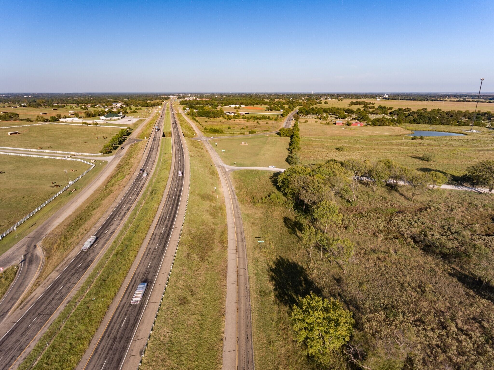 59 Club Lake Rd, Whitesboro, TX for sale Primary Photo- Image 1 of 1