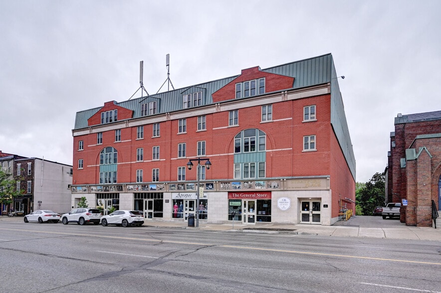 136 Ontario St, Stratford, ON for lease - Building Photo - Image 3 of 6