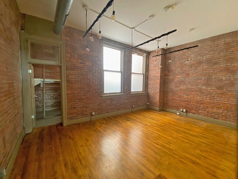 8 W Louisiana St, Indianapolis, IN for lease - Interior Photo - Image 2 of 4