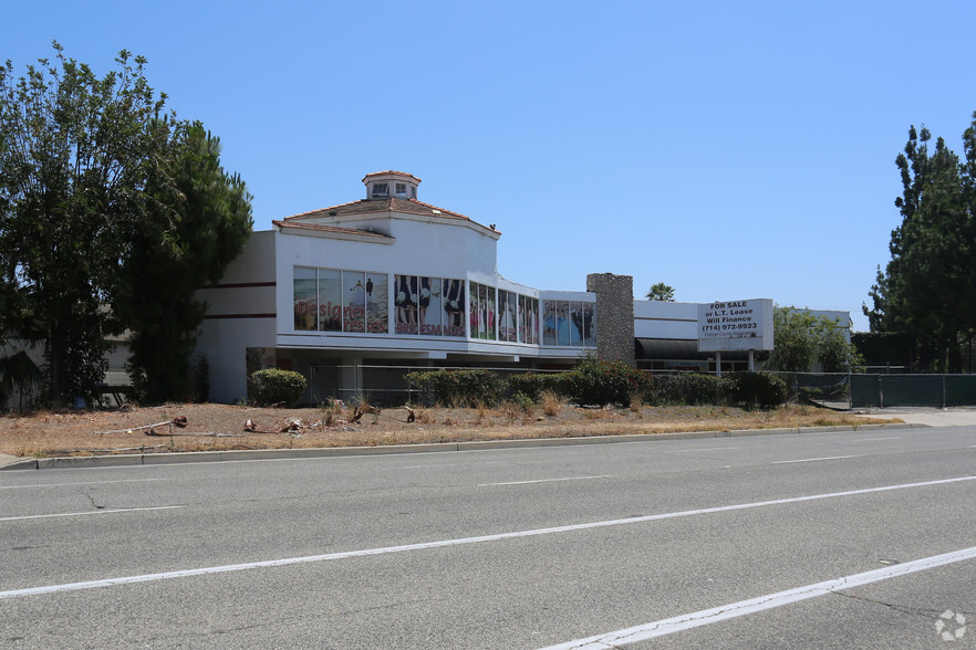 1624 W Katella Ave, Orange, CA for sale - Primary Photo - Image 1 of 1