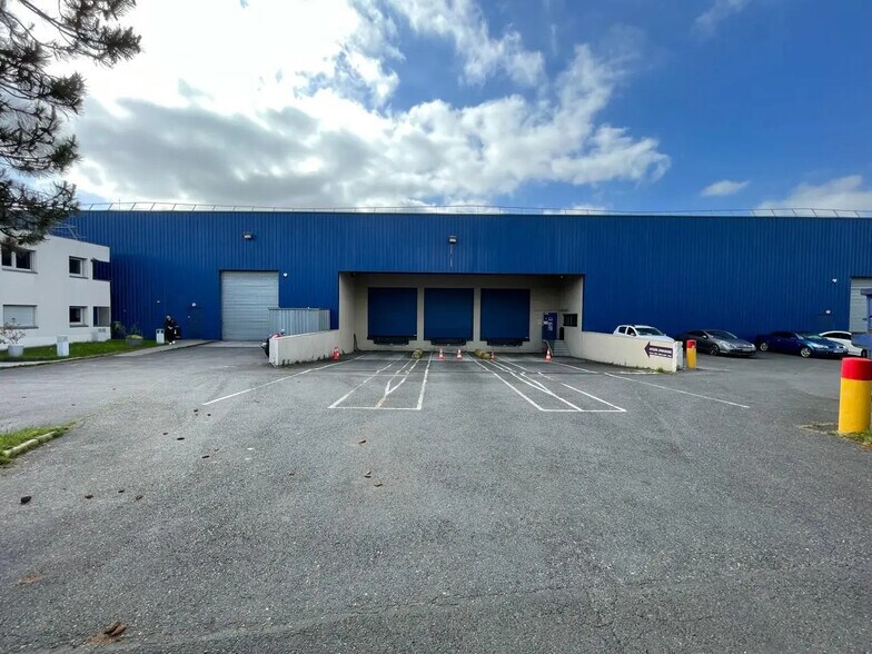 Flex in Gonesse for lease - Building Photo - Image 1 of 1