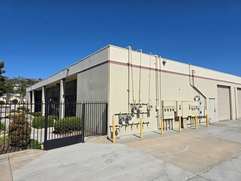 1331 N Cuyamaca St, Suites I-L portfolio of 3 properties for sale on LoopNet.com - Building Photo - Image 2 of 9