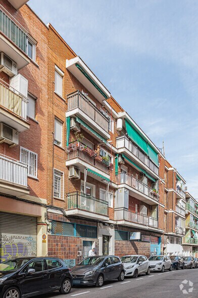 Calle Alejandrina Morán, 24, Madrid, Madrid for sale - Building Photo - Image 2 of 4