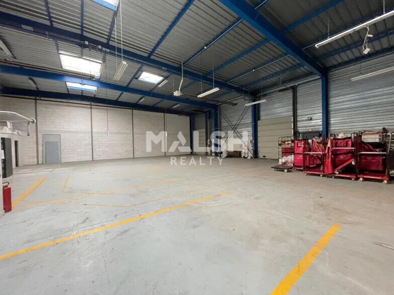 Flex in Vaulx-en-Velin for lease - Interior Photo - Image 3 of 10