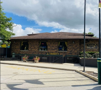 890 Elm Grove Rd, Elm Grove, WI for lease - Building Photo - Image 2 of 5