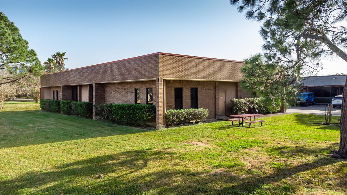 3 Professional Park Dr, ster, TX 77598 Office for Sale
