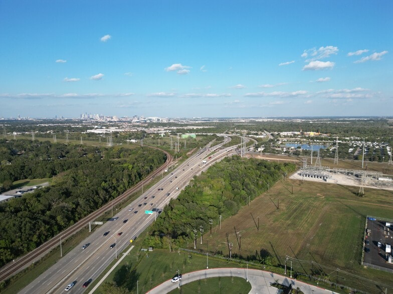 11799 S Main, Houston, TX for sale - Building Photo - Image 3 of 4