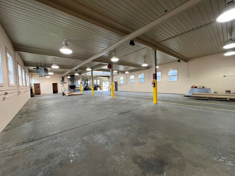 329 Center Ave, Mamaroneck, NY for sale - Interior Photo - Image 1 of 1