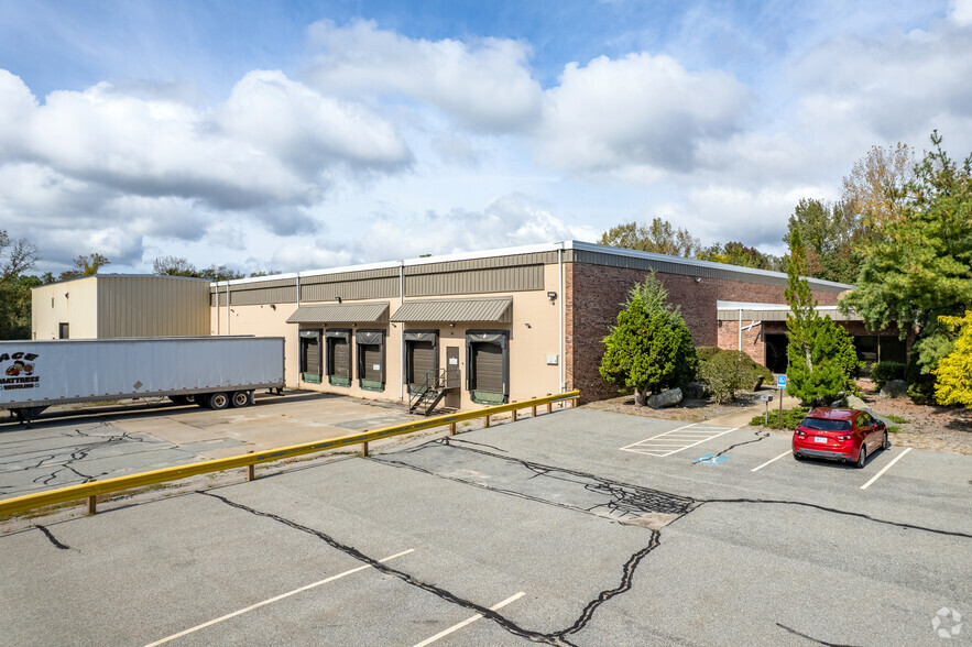 1950 S County Trl, East Greenwich, RI for lease - Primary Photo - Image 1 of 7