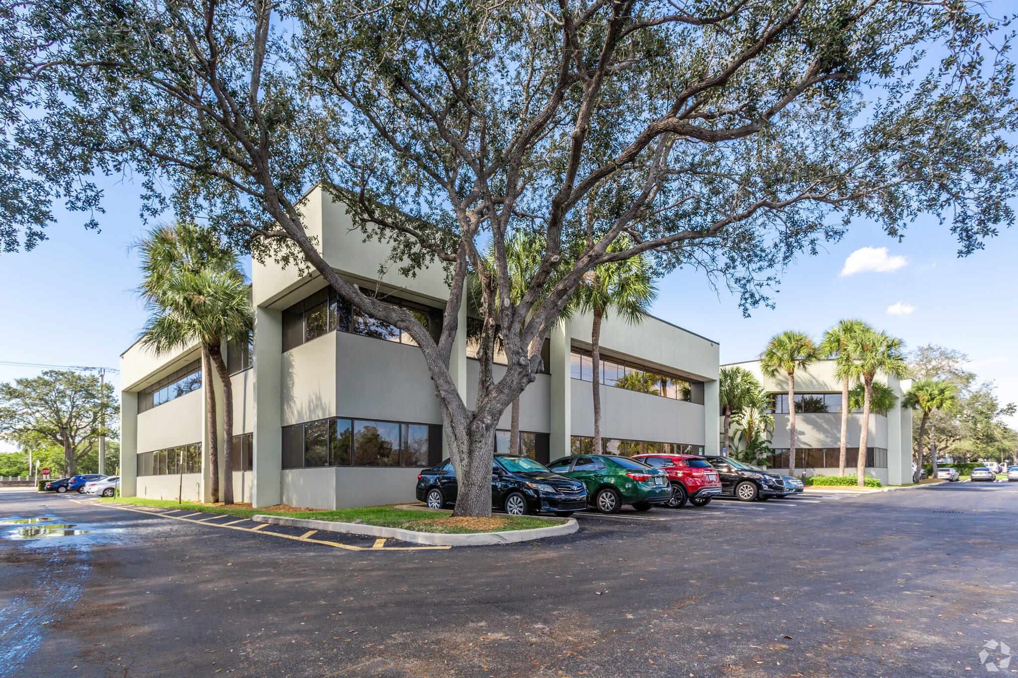14645 NW 77th Ave, Miami Lakes, FL for lease Primary Photo- Image 1 of 9