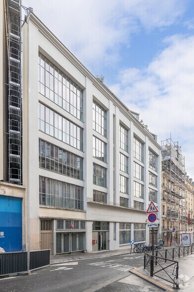 12 Rue Turgot, Paris for sale - Primary Photo - Image 1 of 3