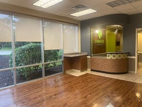 181-185 N Barrington Rd, Schaumburg, IL for lease Building Photo- Image 1 of 5