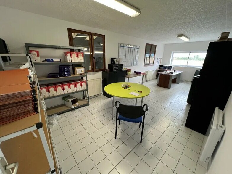 Flex in Cormontreuil for lease - Building Photo - Image 3 of 13