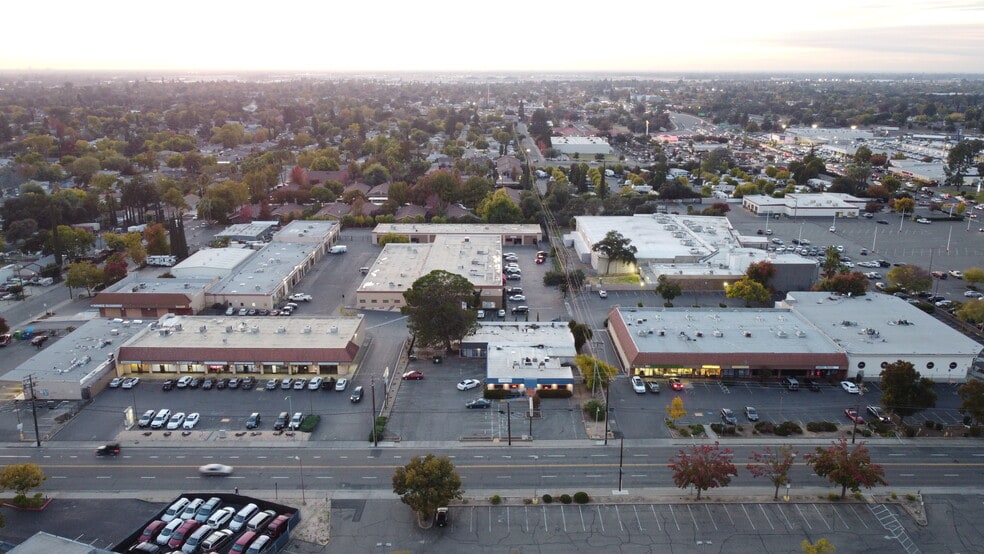 5051 College Oak Dr, Sacramento, CA for lease - Building Photo - Image 1 of 13