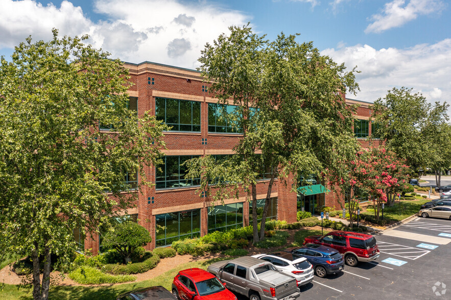 3890 Johns Creek Pky, Suwanee, GA for lease - Building Photo - Image 3 of 4