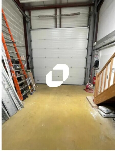 Flex in Treillières for lease - Building Photo - Image 2 of 8