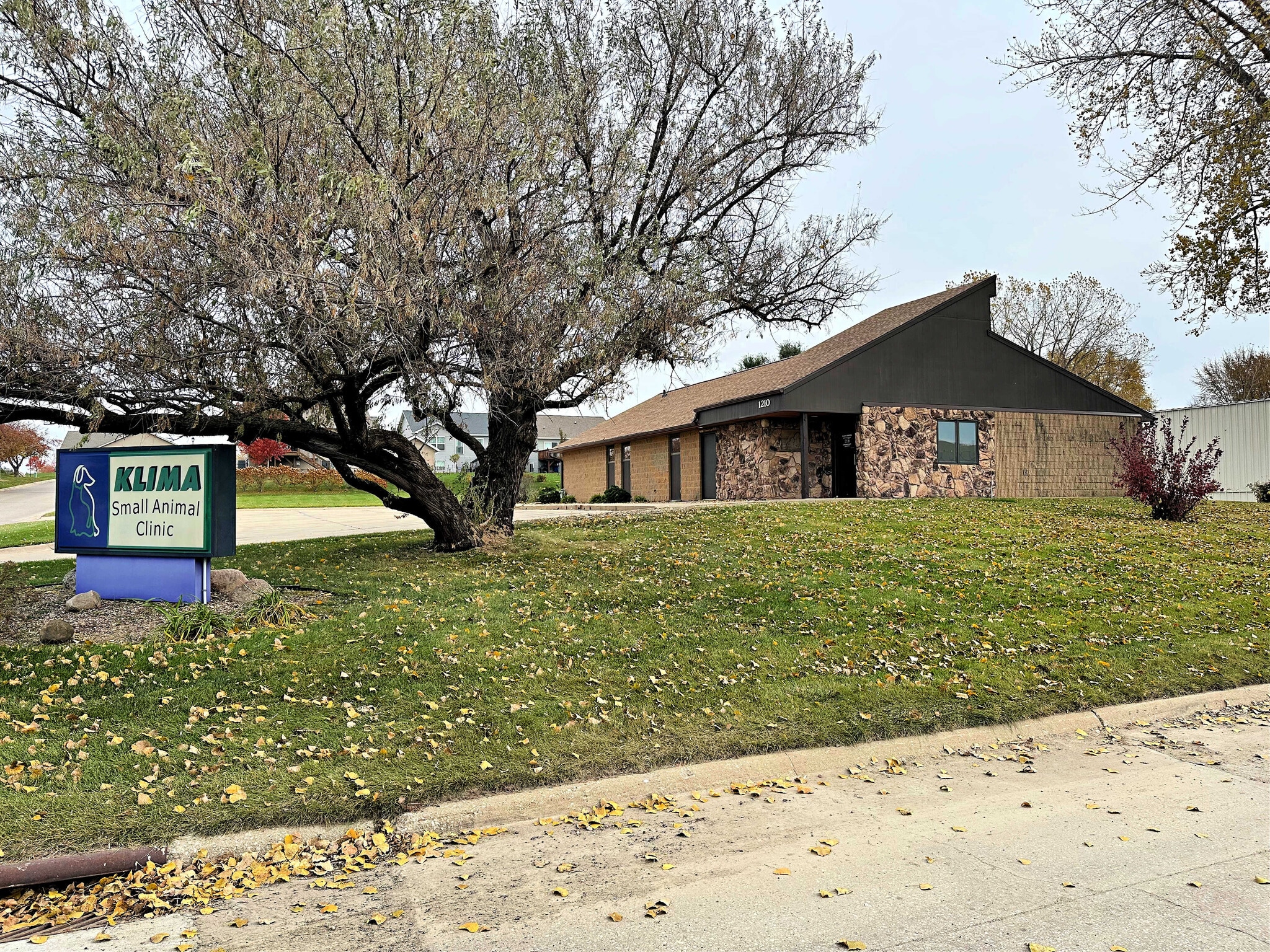 1210 Southtown Dr, Waterloo, IA for sale Primary Photo- Image 1 of 12