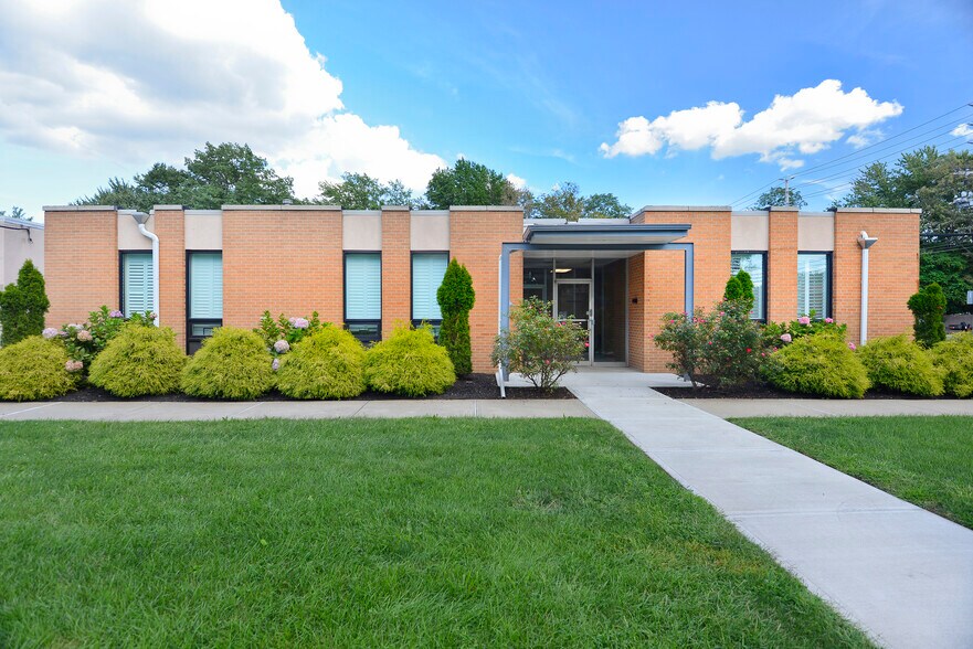 1 Graphic Pl, Moonachie, NJ 07074