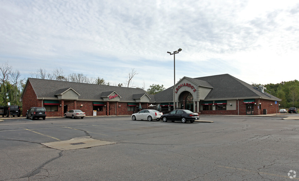 7555-7575 Merriman Rd, Romulus, MI for lease - Primary Photo - Image 1 of 11