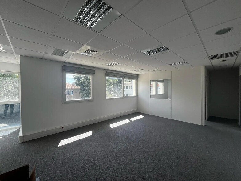 Office in Gémenos for lease - Interior Photo - Image 3 of 8