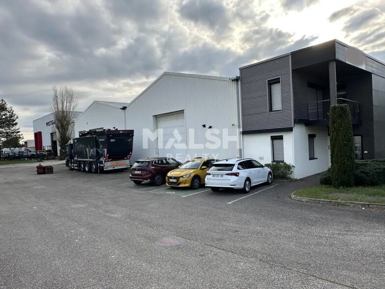 Flex in Mions for lease - Building Photo - Image 1 of 7